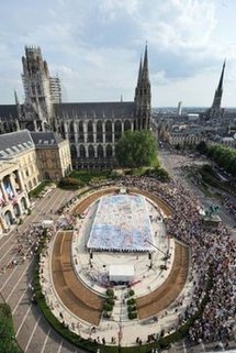 More than 1,000 people create live Impressionist painting More than 1,000 people create live Impressionist painting