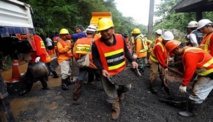 Rescue efforts underway for final group trapped in flooded Thai cave