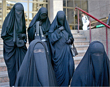 Woman sentenced for attacking Muslim veil-wearer Woman sentenced for attacking Muslim veil-wearer