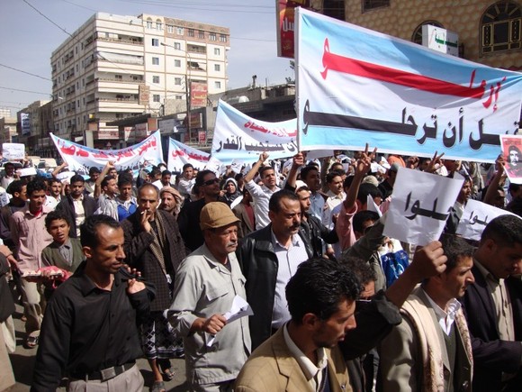 Saleh offer to go early fails to end Yemen crisis