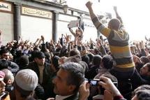 Mourners flood Syrian protest town: activists Mourners flood Syrian protest town: activists