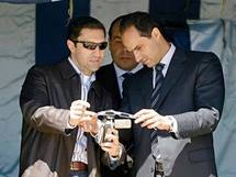 Pressure mounts for Mubarak andb his sons  trial Pressure mounts for Mubarak andb his sons  trial