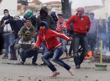 Thousands of students demonstrate in Algiers Thousands of students demonstrate in Algiers