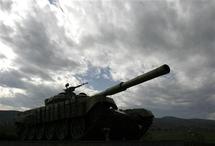 Tanks storm Syrian flashpoint town, 25 dead: activists Tanks storm Syrian flashpoint town, 25 dead: activists