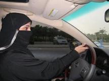 Defiant Saudi women get behind wheel