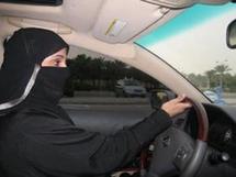 Defiant Saudi women get behind wheel Defiant Saudi women get behind wheel