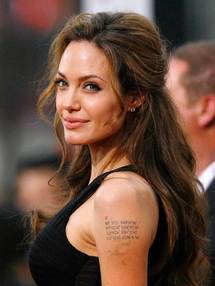 Angelina Jolie thanks Italian islanders for hosting refugees Angelina Jolie thanks Italian islanders for hosting refugees