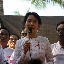 Suu Kyi says Arab revolts give hope to Myanmar Suu Kyi says Arab revolts give hope to Myanmar