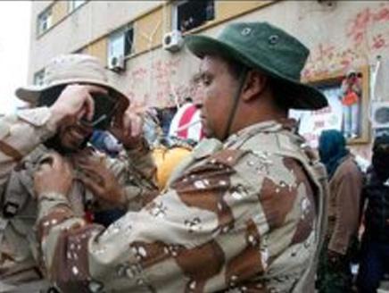 Libyan rebels bury unknown foes Libyan rebels bury unknown foes