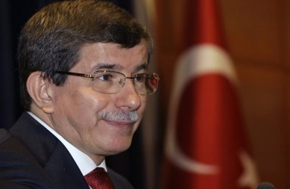 Turkey sides with Syrian people: minister