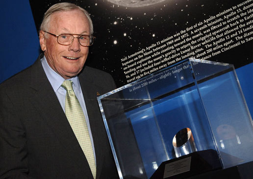 Neil Armstrong says US space program 'embarrassing' Neil Armstrong says US space program 'embarrassing'