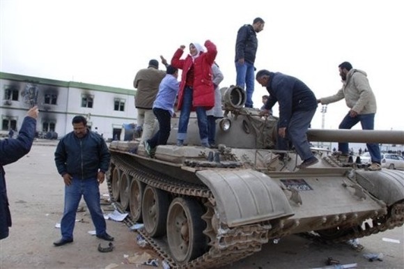 Deaths mount as anti-Kadhafi fighters inch forward Deaths mount as anti-Kadhafi fighters inch forward