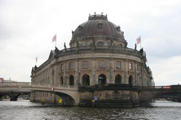 German museum piece falls victim to cleaning lady German museum piece falls victim to cleaning lady