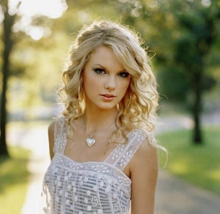 Taylor Swift feels responsibility in stardom Taylor Swift feels responsibility in stardom