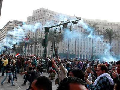 Deadly clashes grip Cairo's Tahrir Square