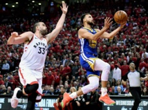 Warriors lose Durant again but beat Raptors, extend NBA Finals