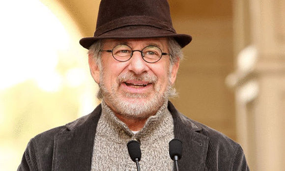 Spielberg seeks 'old-fashioned' spectacle in war film Spielberg seeks 'old-fashioned' spectacle in war film