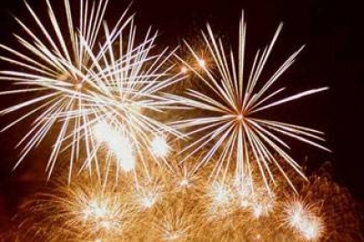 World rings in New Year in blaze of fireworks World rings in New Year in blaze of fireworks