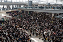 Protesters, passengers flee Hong Kong airport after flights nixed