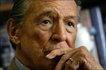 Legendary US newsman Mike Wallace dies at age 93 Legendary US newsman Mike Wallace dies at age 93