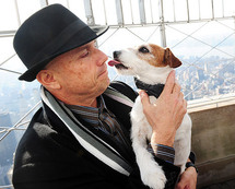 Uggie, canine movie star, to 'write' book Uggie, canine movie star, to 'write' book