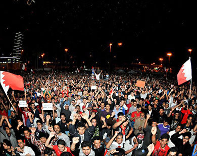 Bahrain police disperse rally, opposition head hurt Bahrain police disperse rally, opposition head hurt