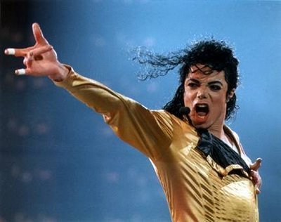 Fans remember King of Pop with 10,000 red roses Fans remember King of Pop with 10,000 red roses