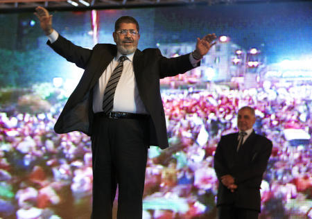 Top Egypt court freezes Morsi decree as crisis deepens
