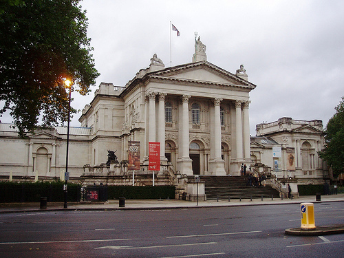 Britain's Tate Modern gets tanked up