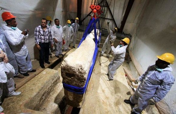 French archaeologists unearth pharaoh boat French archaeologists unearth pharaoh boat
