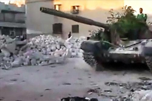 Syria foes bolster forces for long Aleppo battle Syria foes bolster forces for long Aleppo battle