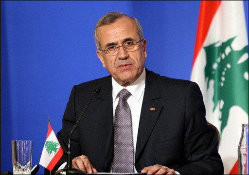 Lebanon president seeks talks on govt future
