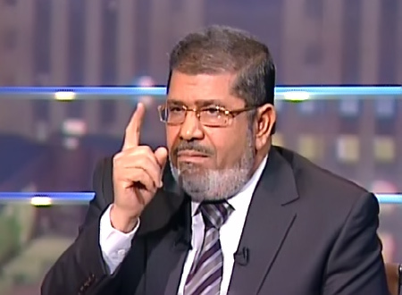 Egypt's Morsi promises democracy as protests rage