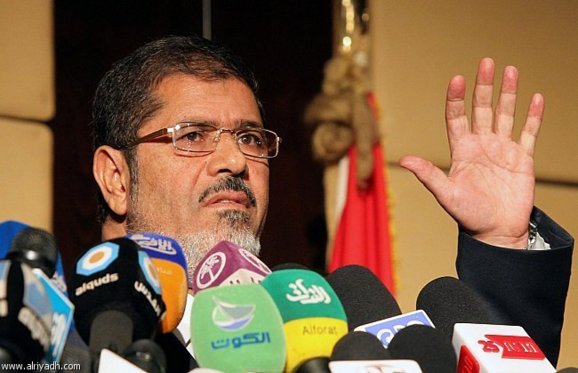 Morsi sticks by disputed decree after meeting judges Morsi sticks by disputed decree after meeting judges