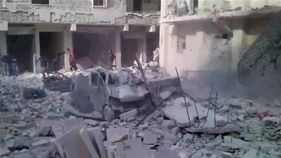 Damascus clashes close airport road, telecoms cut Damascus clashes close airport road, telecoms cut