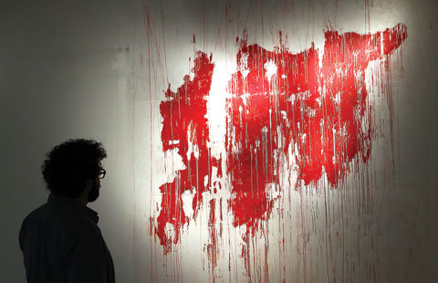 Dubai-based artist showcases 'bleeding Syria' map Dubai-based artist showcases 'bleeding Syria' map