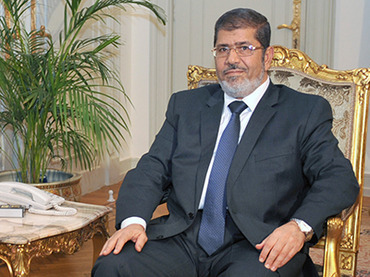 Egypt: noisy, peaceful protest outside Morsi's palace Egypt: noisy, peaceful protest outside Morsi's palace