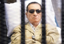 Egypt court adjourns Mubarak trial, bars lawyers