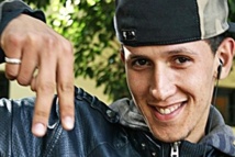 Moroccan 'solidarity song' for jailed Tunisian rapper Moroccan 'solidarity song' for jailed Tunisian rapper