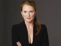 Julianne Moore gets star on Hollywood 'Walk of Fame'