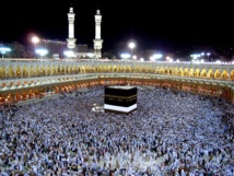 Muslim pilgrims throng Mecca for hajj