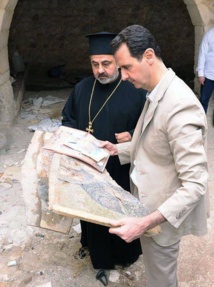 Syria's Assad pays Easter visit to old Christian town