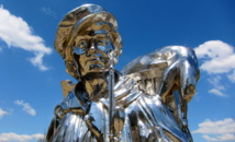 Koons sculpture pulled from Paris museum over plagiarism claims Koons sculpture pulled from Paris museum over plagiarism claims