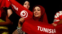Tunisians unfurl world's 'largest' flag