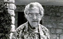 Fans flock to honour queen of crime fiction Agatha Christie Fans flock to honour queen of crime fiction Agatha Christie