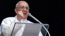 Pope prays to 'convert hearts' of IS jihadists