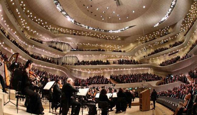 Dazzling German concert hall premieres to standing ovation