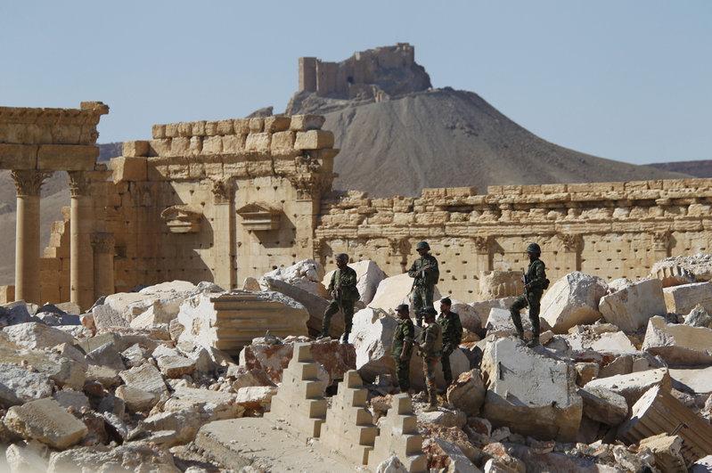 Syria army battles IS inside Palmyra