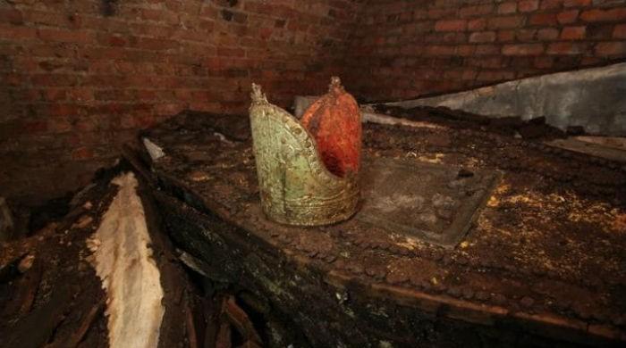Builders find lost archbishops in London crypt