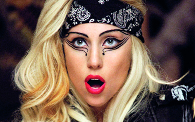 Lady Gaga, sensual and acrobatic, debuts song at Coachella